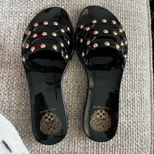 NWT Black Vince Camuto sandal with gold embellishments size 6